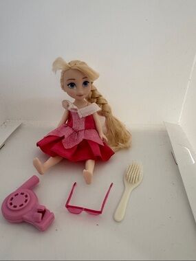 Disney princess Aurora with accessories